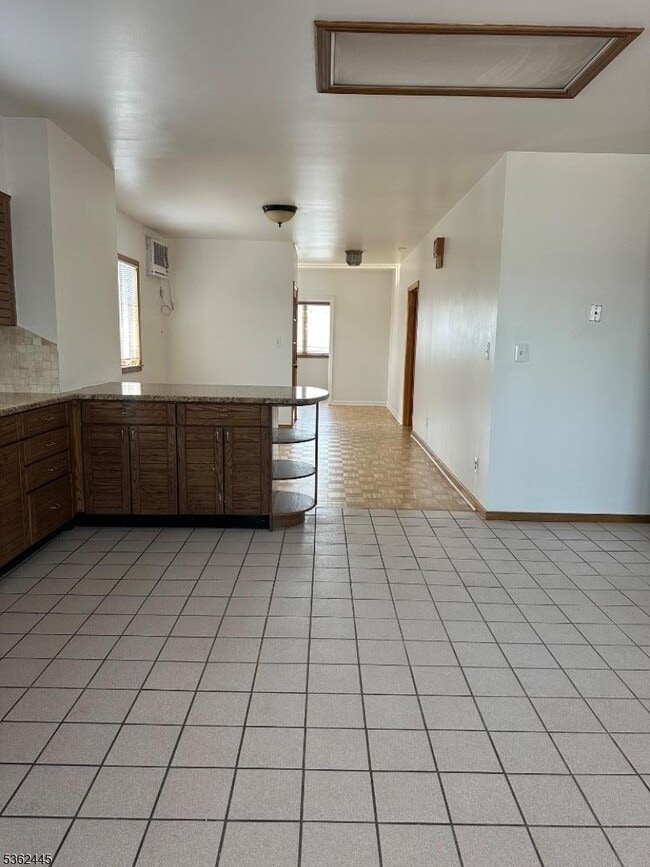 Building Photo - 8 Salter Pl