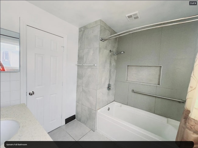 Upstairs Full Bath - 2162 W Brownwood Ave