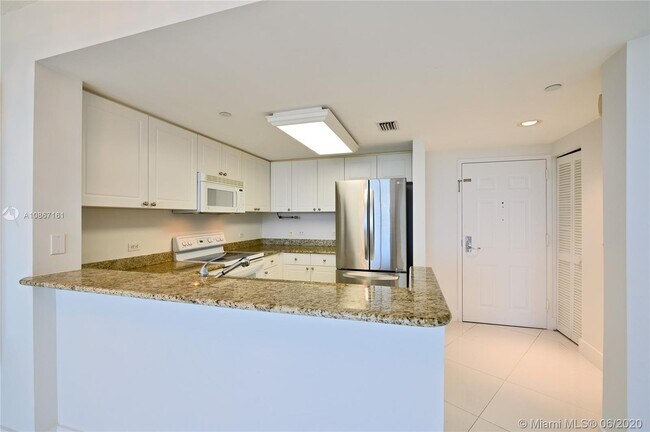 Building Photo - 19501 W Country Club Dr