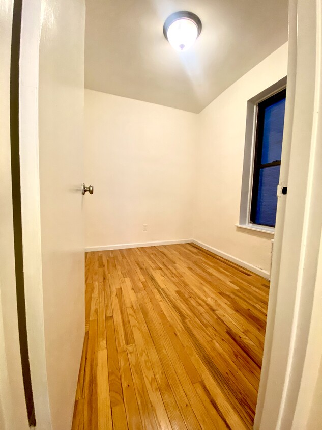 Foto principal - 415 E 81st St