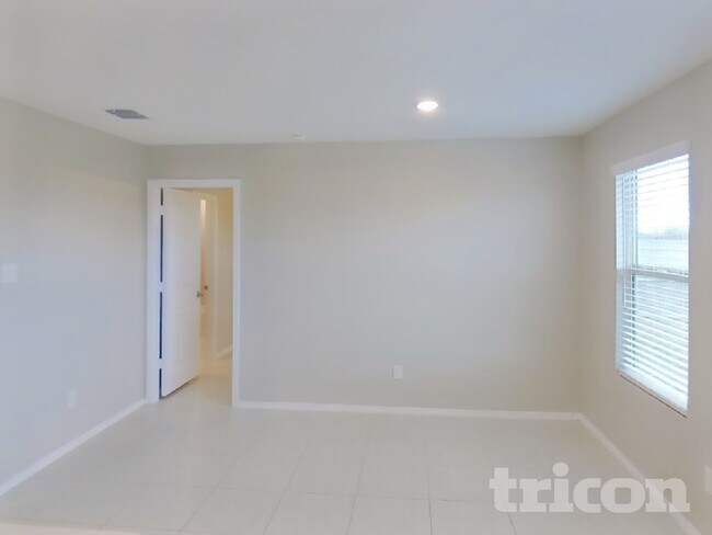 Foto del edificio - 6340 Bristolwood Dr