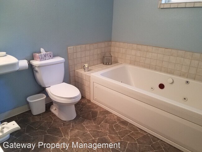 Building Photo - 2 br, 2 bath House - 200 N KOKANEE RIDGE DR