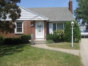 Building Photo - 23 Springwood Ct