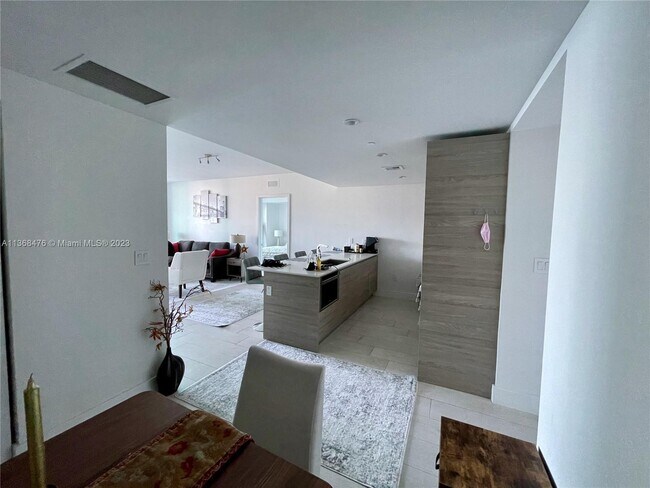 Foto del edificio - 1300 S Miami Ave