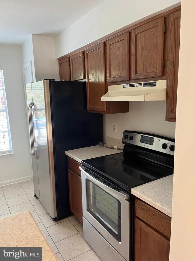 Building Photo - 804 Wind Ridge Dr