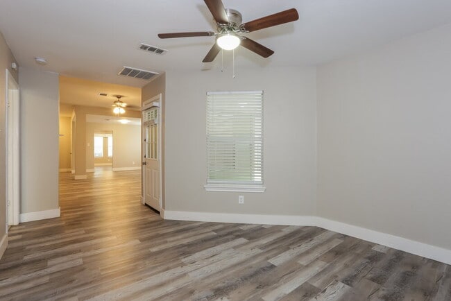 Building Photo - 7713 Dockside Dr