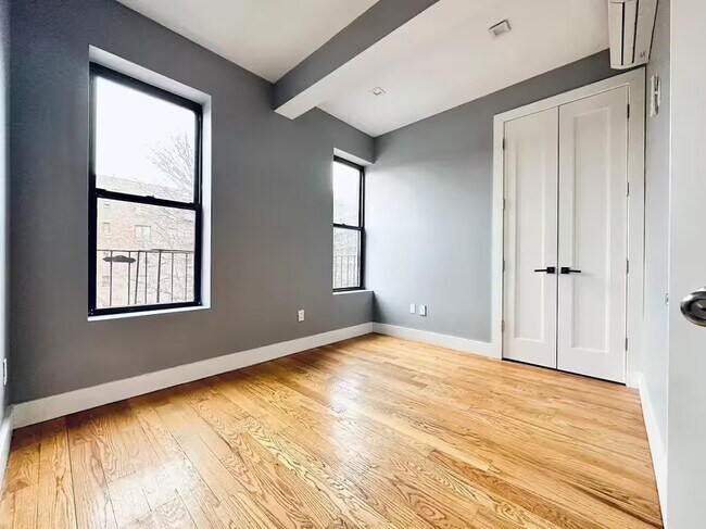 Foto del edificio - Furnished room/NOT APARTMENT