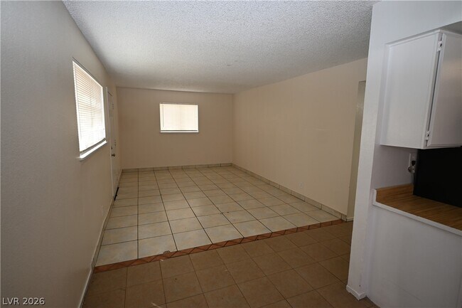Foto del edificio - 2301 Stewart Ave