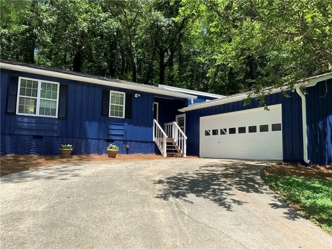 Building Photo - 4167 Oak Ferry Dr NE