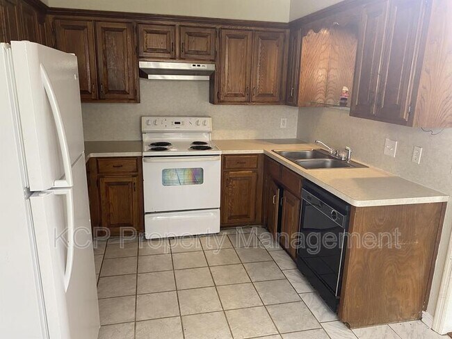 Building Photo - 5507 Fresno St