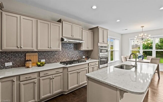 Building Photo - 802 Blue Moon Ct