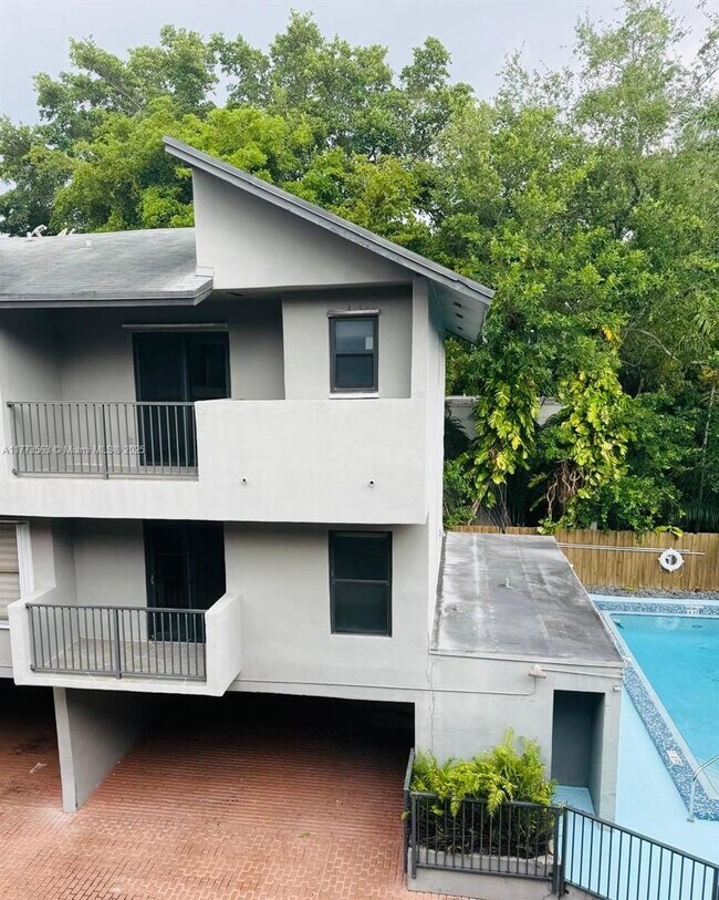 Foto del edificio - 2999 Bridgeport Ave