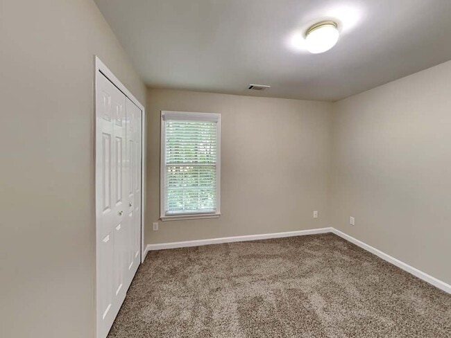 Building Photo - 9640 Eagles Landing Dr