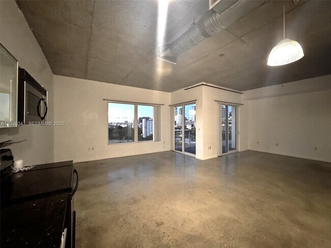 Foto del edificio - 10 SW South River Dr