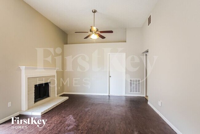 Foto del edificio - 5430 Santrey Dr