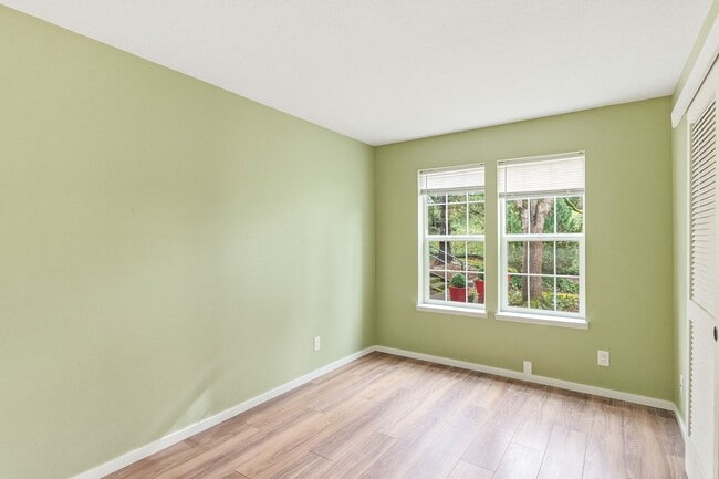 Building Photo - Ground Level 2 Bedroom Condo in Charbonneau Community