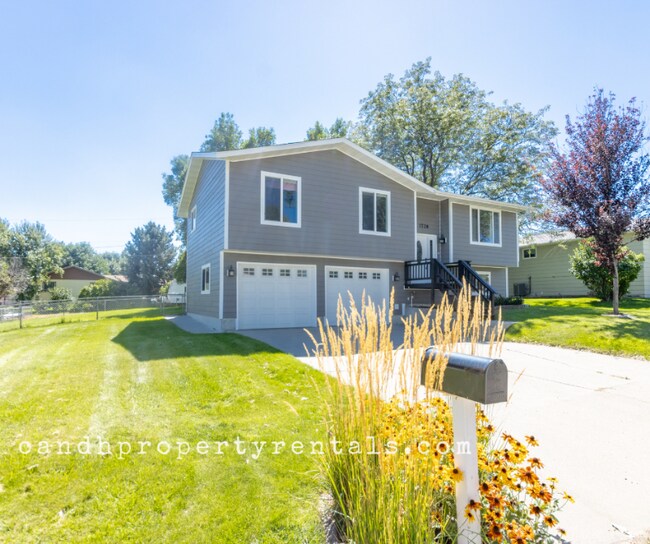 Building Photo - 1726 Broadview Dr