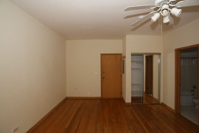 Foto del edificio - 640 W Barry Ave