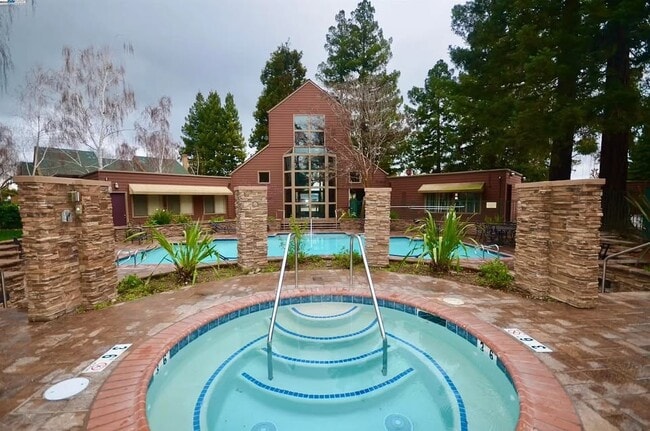 Building Photo - 820 Catkin Ct