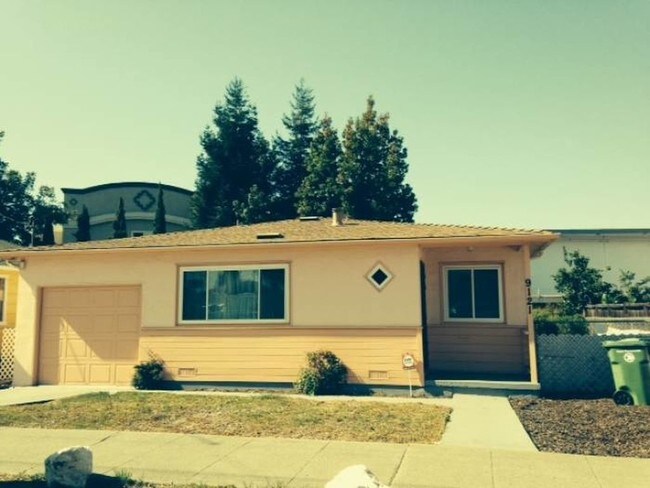 Building Photo - 9121 Empire Rd
