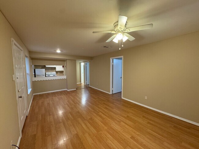 Foto del edificio - 1034 W Village Ct
