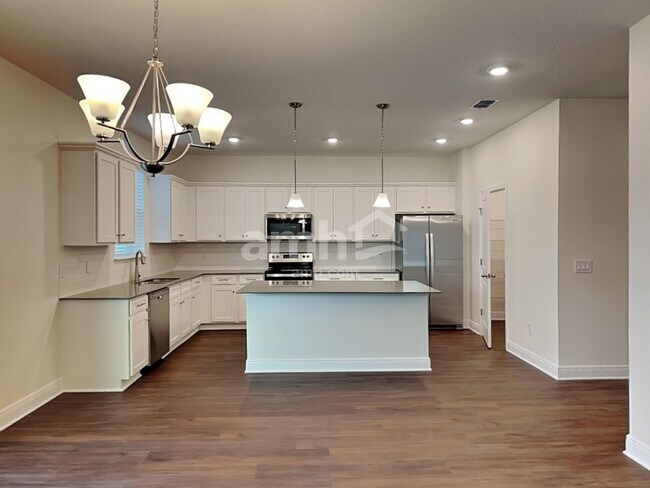 Building Photo - 904 Heavenly Dr
