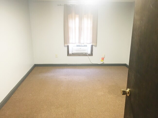 Foto del edificio - 2845 Red Dog Rd