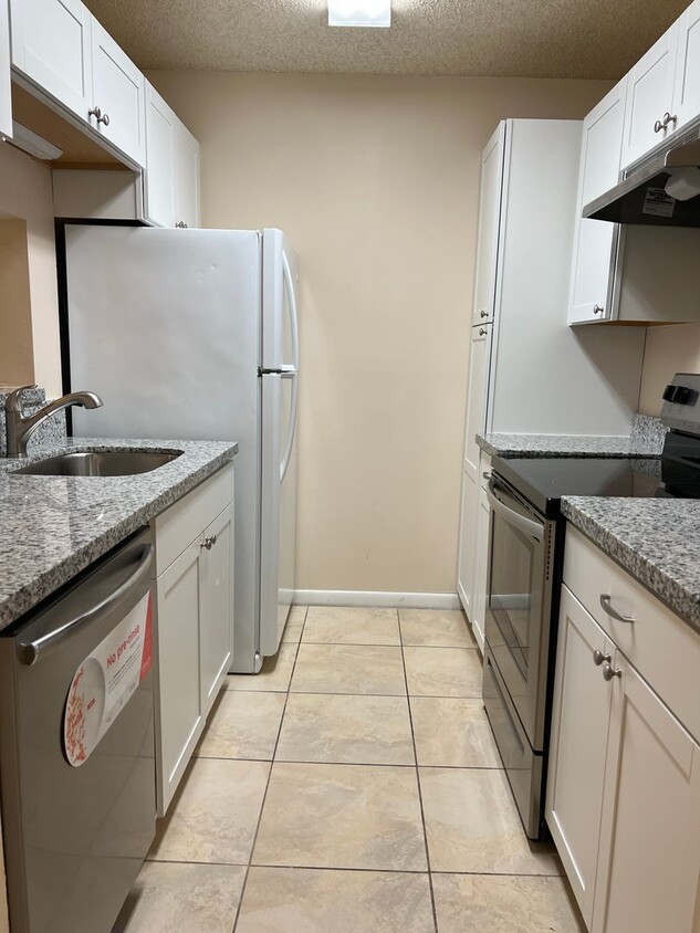 Primary Photo - Remodeled First Floor Cutie!