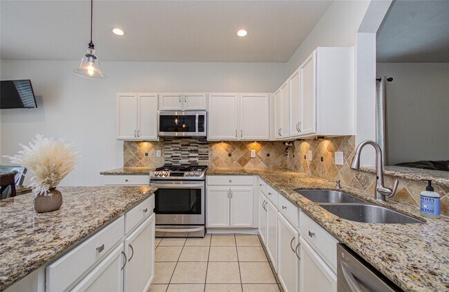 Foto del edificio - 24135 Pinecreek Point