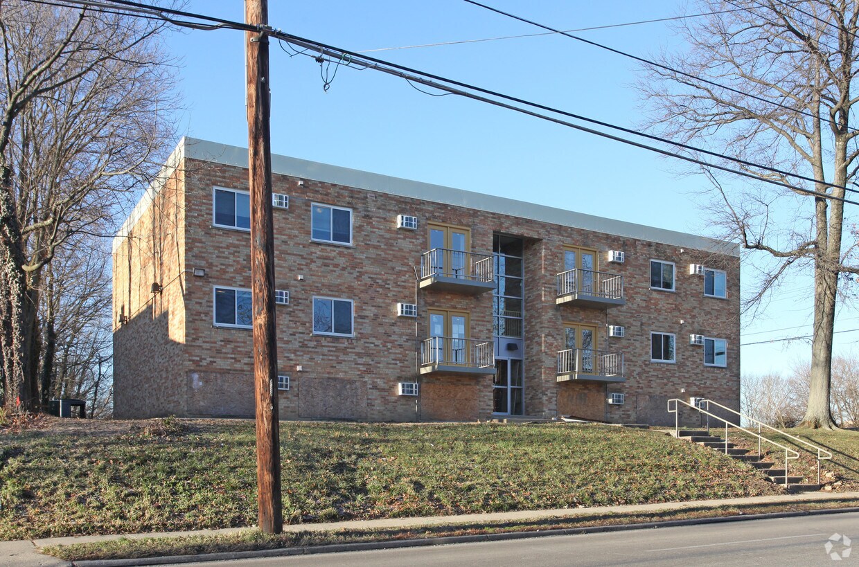 Foto principal - 2329 Harrison Ave