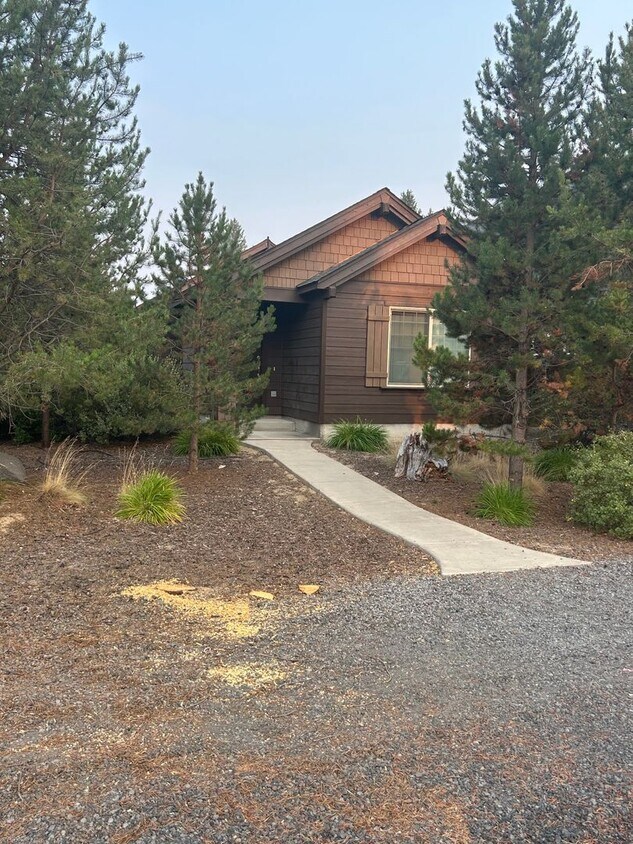 Primary Photo - Adorable 2 bedroom in Crescent Creek