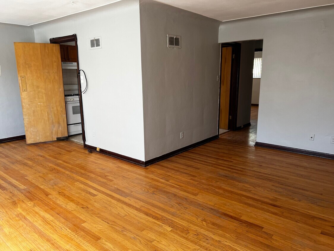 Primary Photo - 7107 Dartmouth Ave