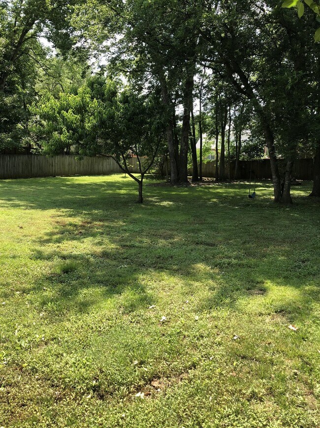 Building Photo - 211 Lakeside Park Dr