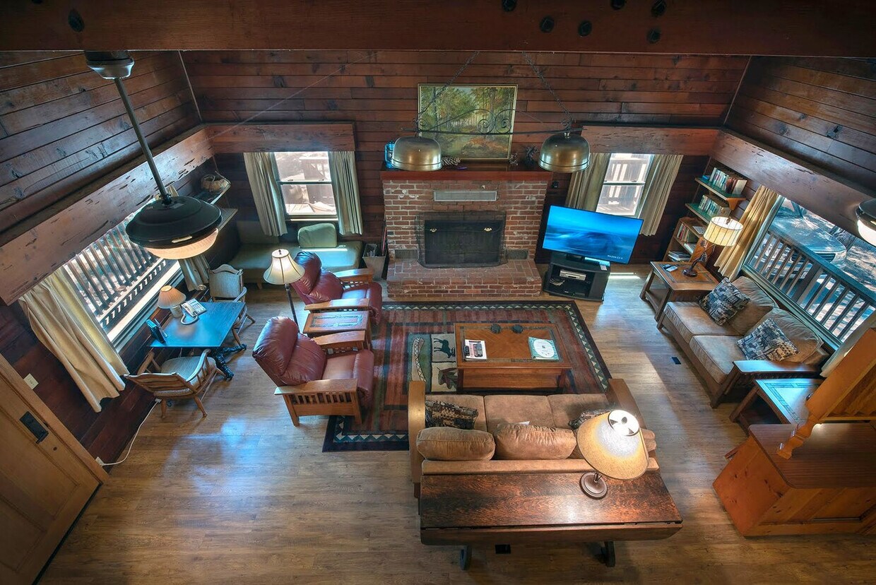 Foto principal - 8039 Larkspur Ln