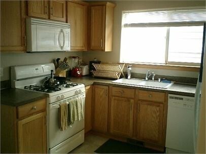 Foto del edificio - ***PENDING APPLICATION***Classy 2 Bedroom 2.5 Bathroom Condo with Garage and Multiple Balconies! ...