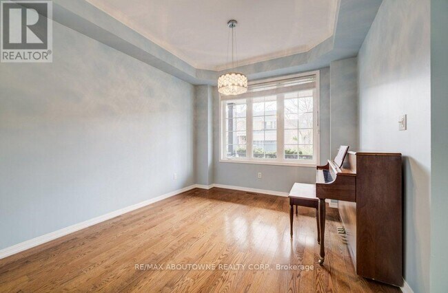 Building Photo - 923 McNeil Dr