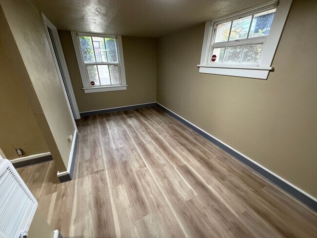 Foto del edificio - GOL - Basement unit ( 1 bed/ 1 Bed)