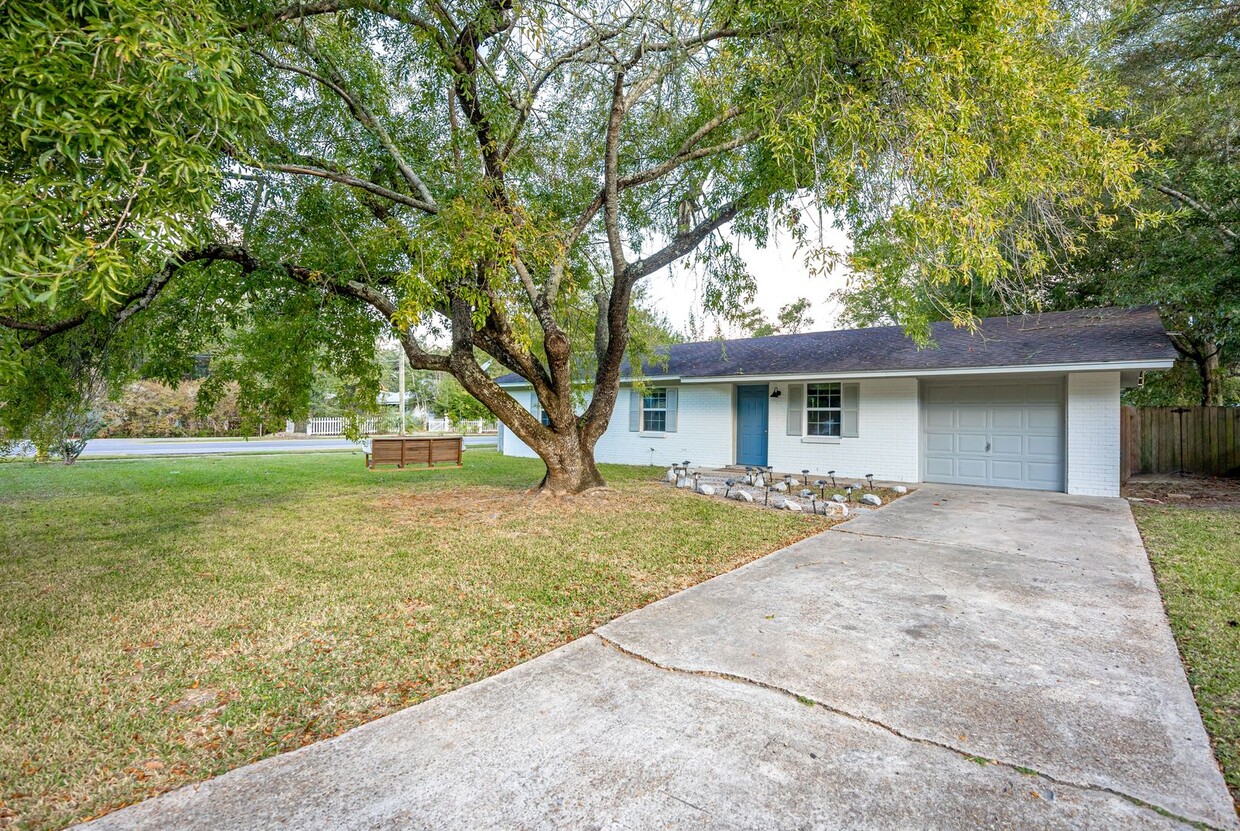 Foto principal - Adorable Rental Near Downtown Ocean Springs!