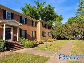 Building Photo - 1208 SE Willowbrook Dr