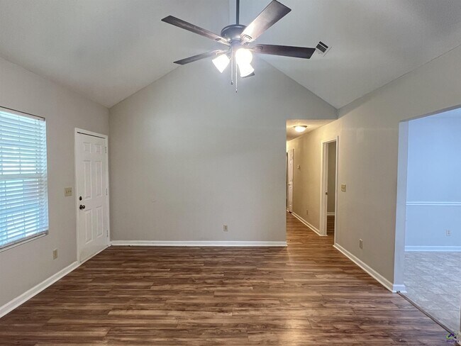 Foto del edificio - 536 Loblolly Ln