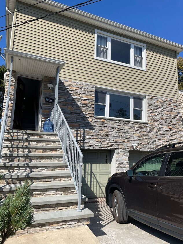 Primary Photo - 33 Essex Ave