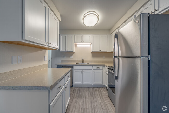 1BR, 1BA - 742SF Kitchen - Evanbrook Apartments