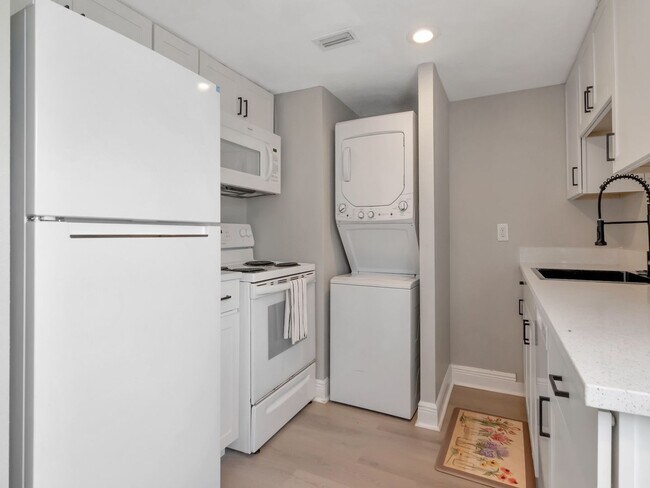 Building Photo - 107 Karde Ln
