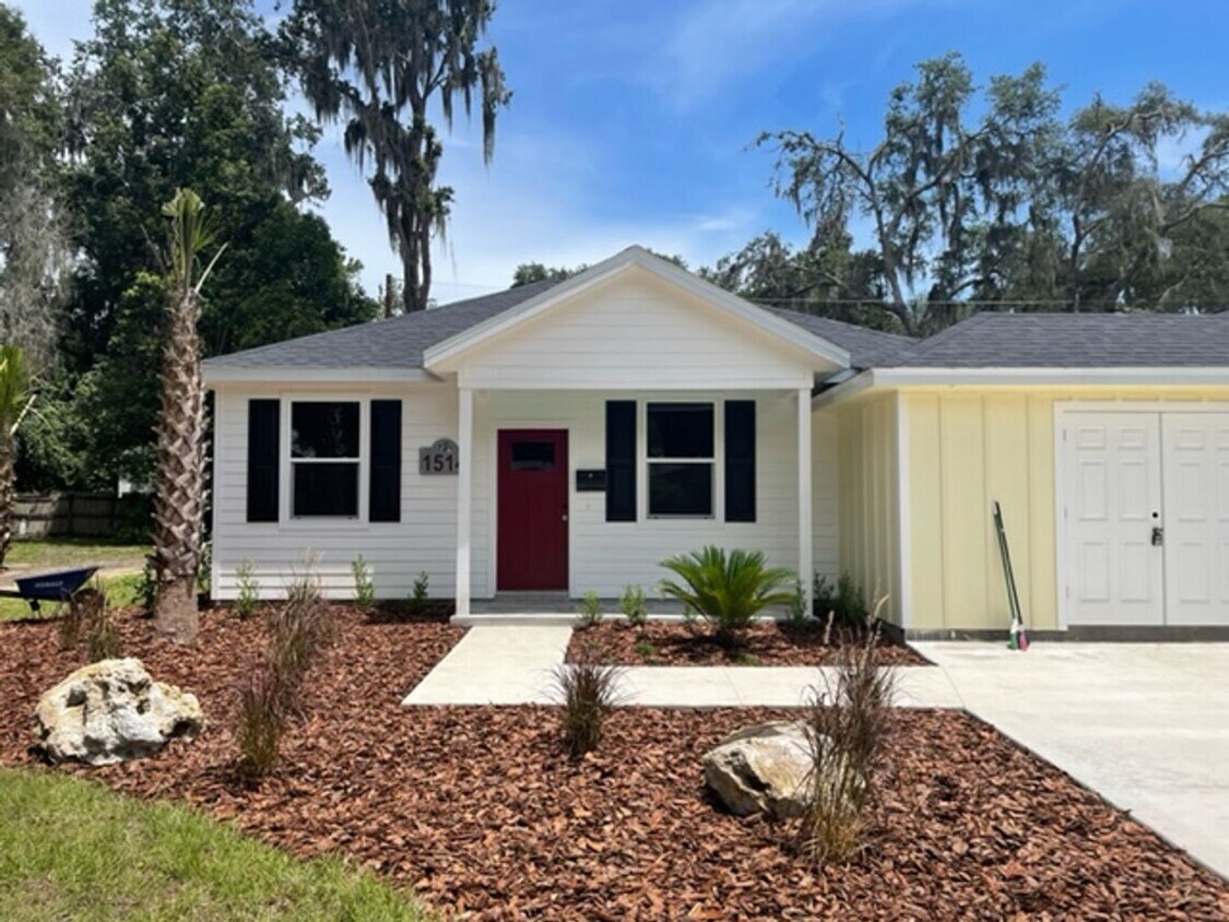 Recently Constructed 2 Bedroom House Clos... - Recently Constructed  2 Bedroom House Clos...