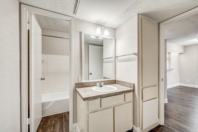 Building Photo - Tower Village