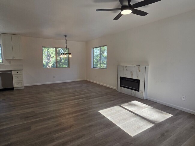 Foto del edificio - 24508 Hwy 108 Unit 2