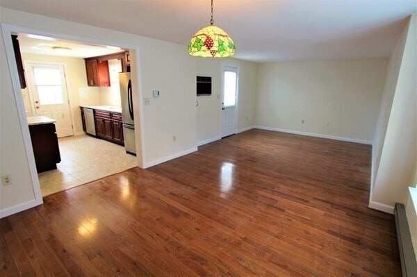 Foto del edificio - 27 Fallon Ct