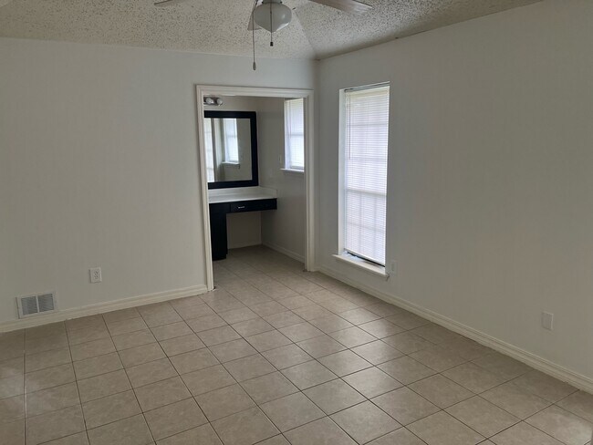 Foto del edificio - 2524 Downs Cir