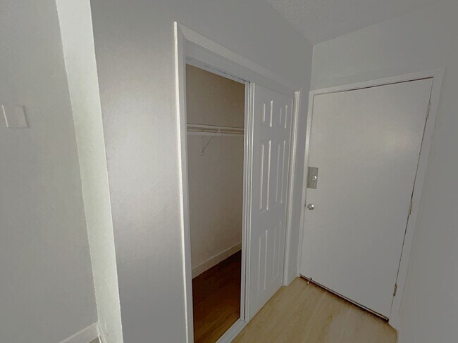 Foto del edificio - 535 South Catalina Street Apartments