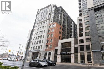 Building Photo - 150 Main St W